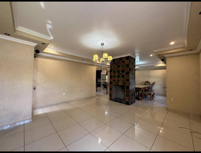 5 BEDROOM HOUSE FOR SALE IN HELDERWYK